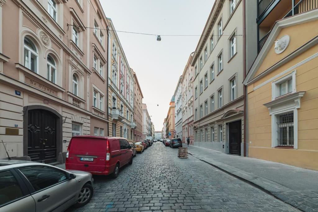 Sv * Prague