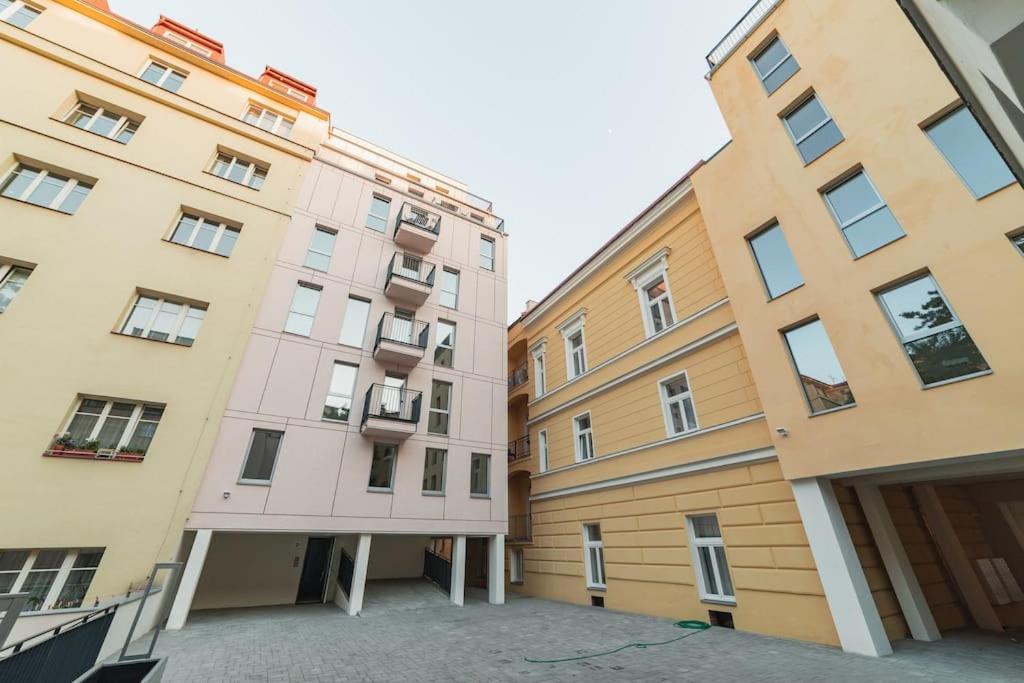 Sv * Prague